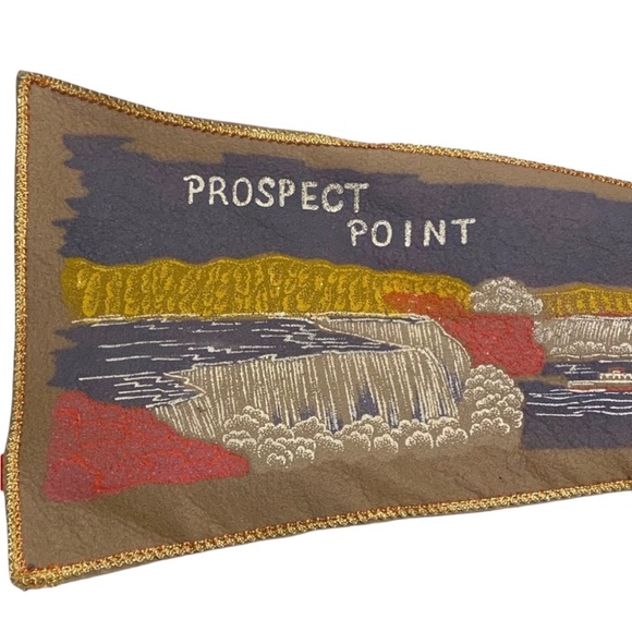 Vintage Felt Souvenir Pendants from Niagara Falls and Hoover Dam - Picture 6 of 8